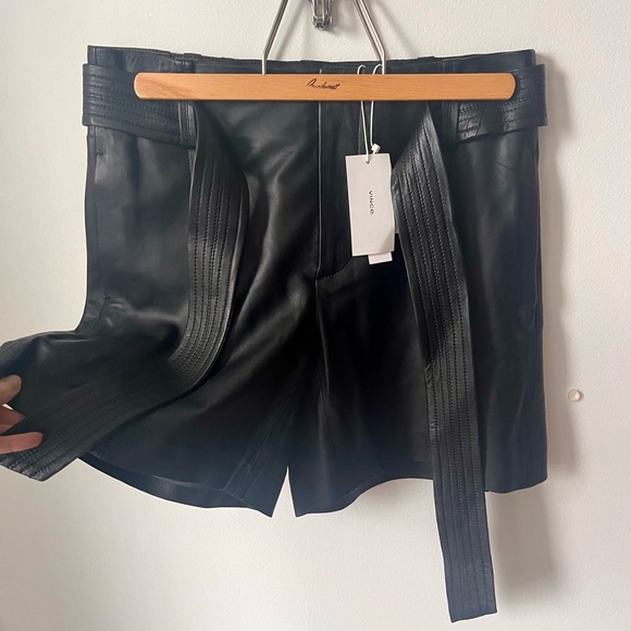 Vince Camuto black leather shorts with tie belt - Picture 2 of 7